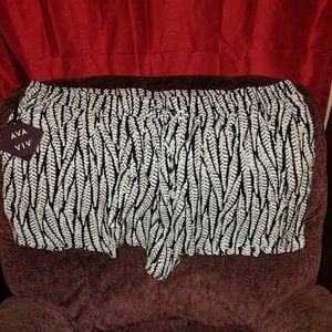 Ava & Viv Black White Leaf Print Shorts NWT 3X 4X